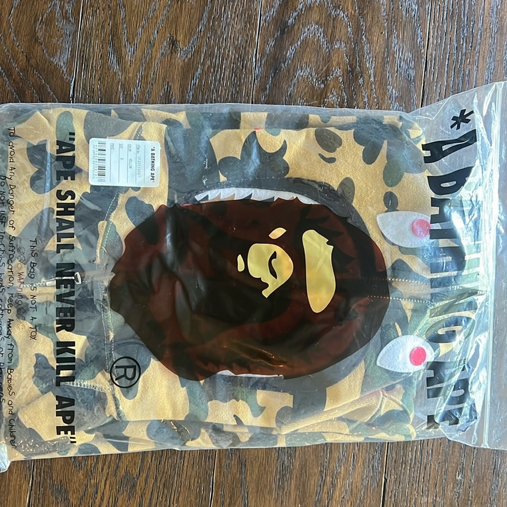 Bape authentic shark hoodie full zip size SMALL